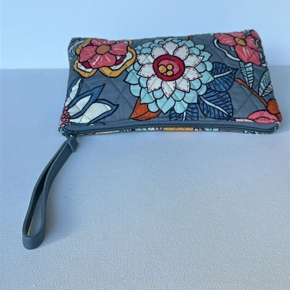 Vera Bradley Escapade Wristlet Tropical Evening New without tags